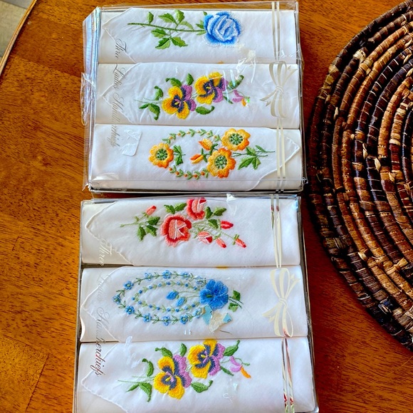 Vintage Ladies Handkerchief’s new in box. 2 boxes. 3 handkerchief’s each box. - Picture 1 of 6